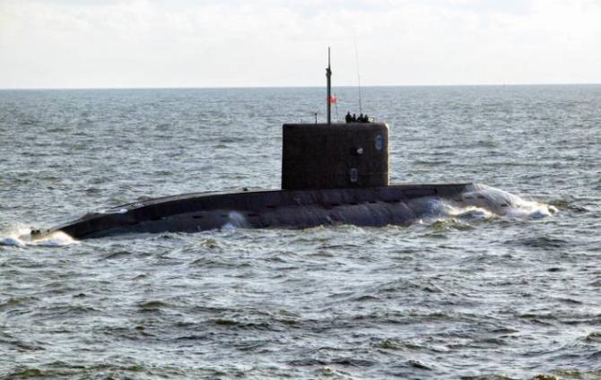 Военный корабль и подлодка России замечены у берегов Латвии