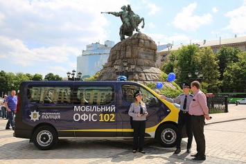 На улицы Киева выехал мобильный офис полиции (фото)