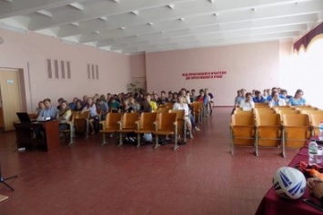 В Кривом Роге провели семинар для физруков, чтобы с сентября ввести еще в нескольких школах бесплатные секции "Регби-5" (ФОТО)