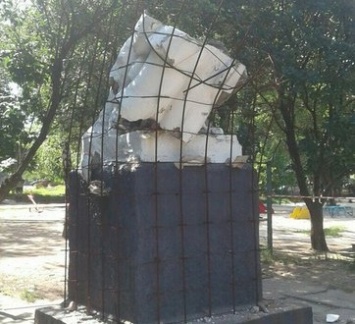 Памятник Ленину взорвали в оккупированной Макеевке - очевидцы