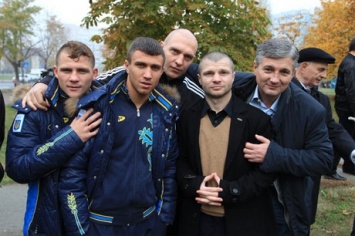 Рэкетирам с поломанными ушами и носами разрешили выбивать долги из украинцев