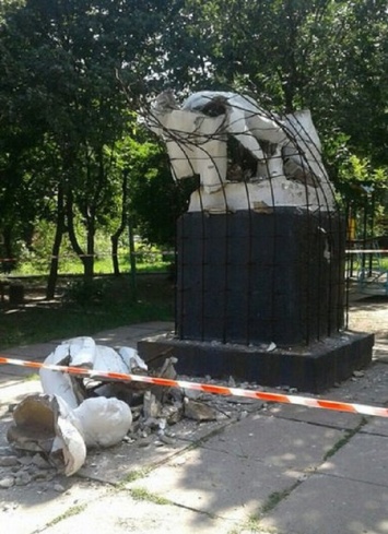 В оккупированной Макеевке разрушили памятник Ленину