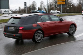 Mercedes подогревает интерес к новому универсалу