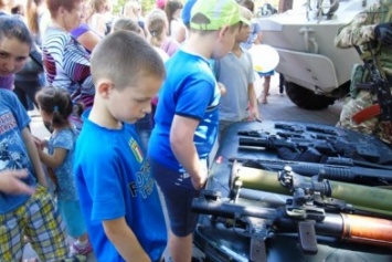 На «Праздник детской улыбки» пригласили бойцов отдела быстрого реагирования ГУ Нацполиции в Херсонской области (фото)