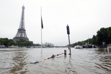 Британские метеорологи раскрыли тайну небывалых наводнений в Париже