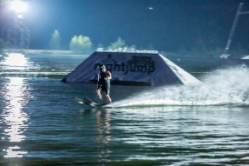 В Днепре прошел турнир по прыжкам на водных лыжах через трамплин (ФОТО)
