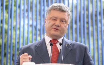 Порошенко поручил применить санкции в отношении лиц, причастных к нарушениям свободы слова в Крыму