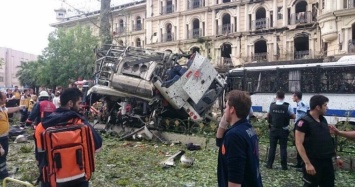 В результате теракта в Стамбуле погибло 11 человек (ФОТО, ВИДЕО)