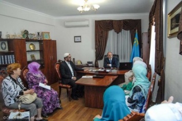 Жены крымских татар, задержанных по делу"Хизб ут-Тахрир", пожаловались на необъективное ведение следствия и необоснованное удержание мужей под стражей