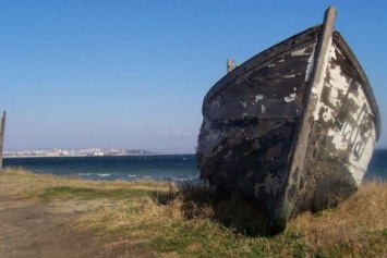 Мариупольские рыбаки не могут выйти в море на резиновых лодках