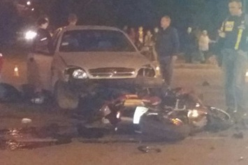 В Кривом Роге мотоциклист на огромной скорости влетел в иномарку и погиб на месте (ФОТО 18+)