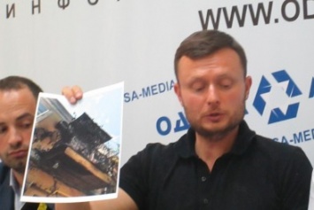 Владелец сгоревшего автомобиля в центре Одессы обвиняет застройщика в терроризме