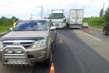 В Харькове на Окружной фура протаранила внедорожник: есть пострадавшие (ФОТО)