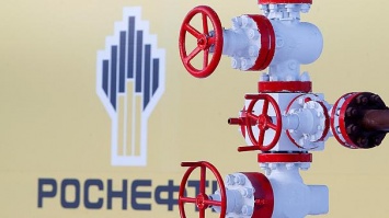 Прибыль "Роснефти" сократилась вчетверо