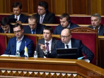 Яценюк обвинил Раду в нежелании нежелании поднимать экономику Украины
