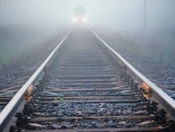 В Запорожской области бабушка попала под поезд и осталась невредимой