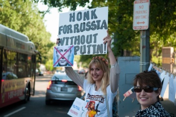 Под посольством РФ в США прошел антипунтинский митинг (фото)