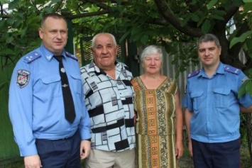 Руководство Славянского отдела полиции поздравило ветерана подразделения с юбилеем
