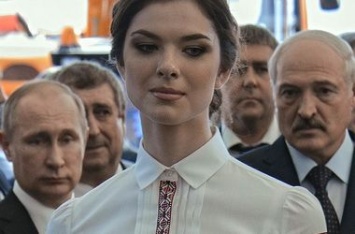Печальные лица Путина и Лукашенко при виде красивой девушки