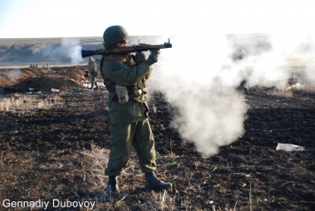 Боевики из "Гвоздик" обстреляли фланговые позиции сил АТО в районе Докучаевска - ИС
