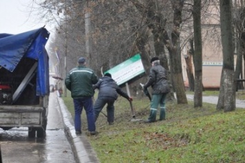 Ингульский район Николаева продолжают очищать от незаконной рекламы