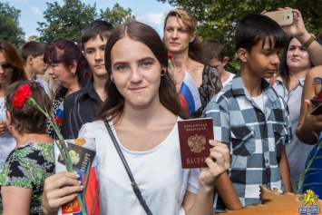 Казарин жалуется, что проукраинская молодежь встраивается в российскую социальную вертикаль