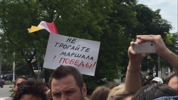 Одесситы на Маршала Жукова митингуют против переименования проспекта