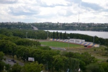 Федерация футбола Николаевской области показала, как погибает стадион в студенческом спортгородке в парке Победы