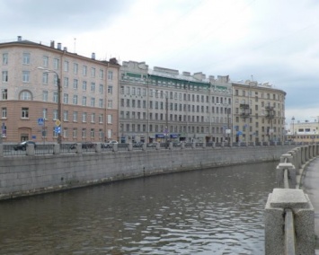 Из Обводного канала в Москве извлекли тело мужчины в белых ботинках