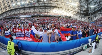 Кадры Евро-2016: Перед матчем с Англией болельщики освистали гимн РФ