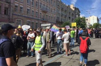 Порядок на Марше равенства обеспечивают более тысячи Нацгвардейцев