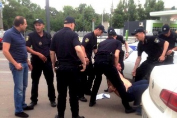 Херсонка стала свидетелем погони полицейскими автомобиля, несущегося на огромной скорости в черте города (фото)