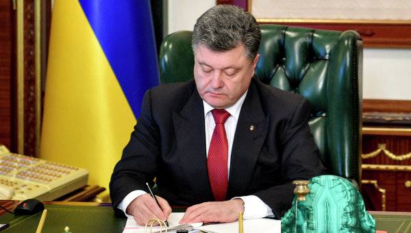 Президент Украины обязал силовиков обезопасить вывоз ресурсов из Донбасса