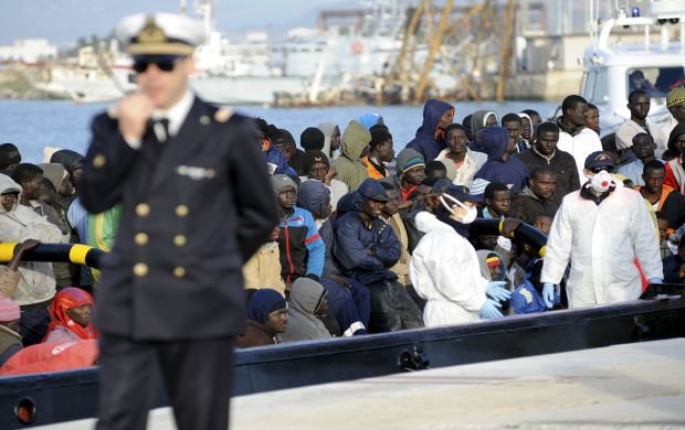 Итальянская береговая охрана спасла более 700 мигрантов