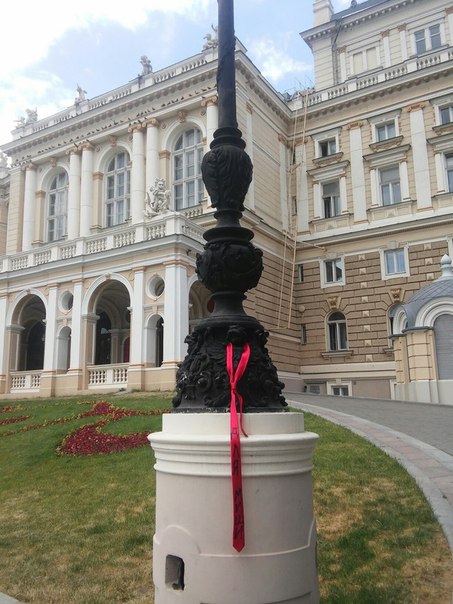 Одесса встретила нового губернатора Саакашвили красными галстуками