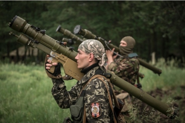 В Трехизбенке на Луганщине идет бой
