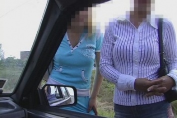 Запорожские полицейские сняли уличных проституток (ФОТО)
