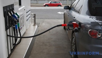 Украинцам сказали, откуда берется зеленый или голубой бензин