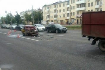 В Харькове столкнулись два автомобиля: водителя "легковушки" увезла "скорая" (ФОТО)