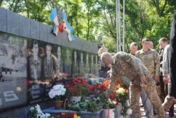 Горожане почтили память героев - мужественных летчиков экипажа ИЛ 76 (фото)