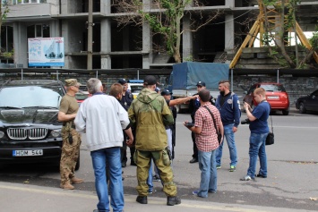 На митинге под Николаевской ОГА выявили мужчину с поддельными документами «Дорожного контроля»