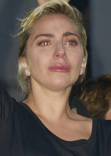 Леди Гага разрыдалась на акции, организованной в память о жертвах теракта в Орландо