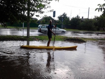 Потоп в Измаиле: машины утонули, и горожане пересели на лодки