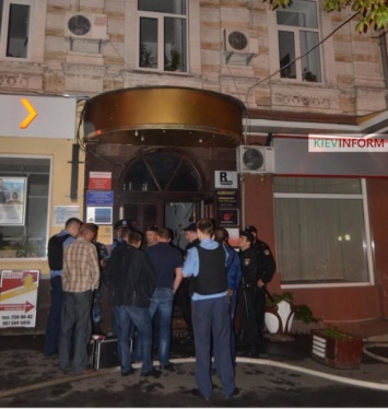 Из-за неудачной попытки ограбления спасатели эвакуировали cемь киевлян