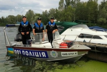 В Днепре патрульных пересадили на лодки