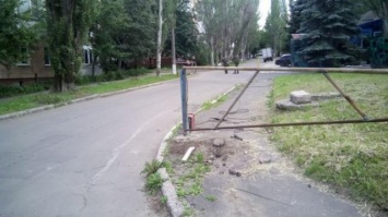 Боевики установили блокпост в жилом районе Донецка, перекрыв въезд во дворы