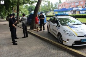 В Николаеве патрульные задержали пьяного водителя, который даже стоять не мог