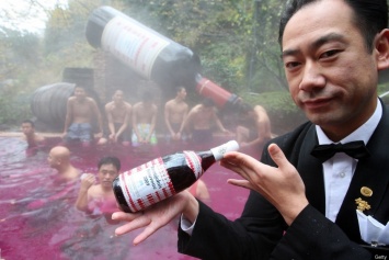 В Японии есть спа, где можно принять джакузи с вином