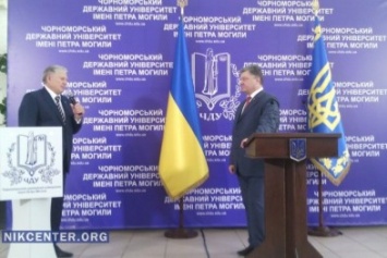 Порошенко присвоил николаевской "Могилянке" статус национального университета