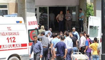 В Турции курдские боевики подорвали авто: ранены трое военных